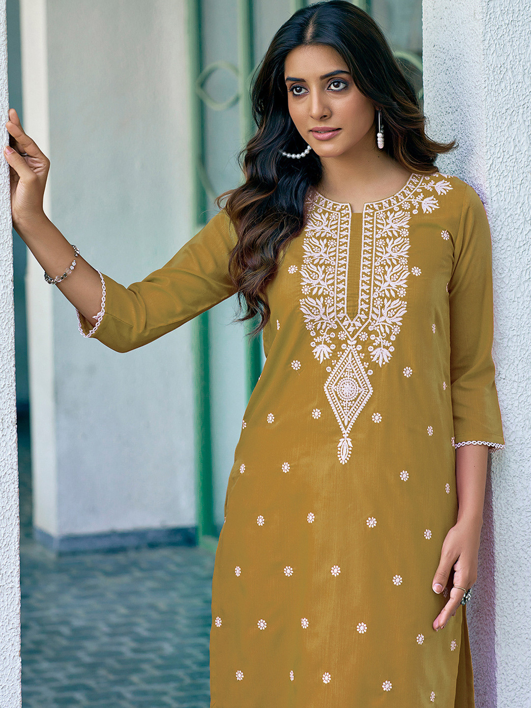 Skylee Pop Women Ethnic Motifs Embroidered Festive Cotton Straight Kurta