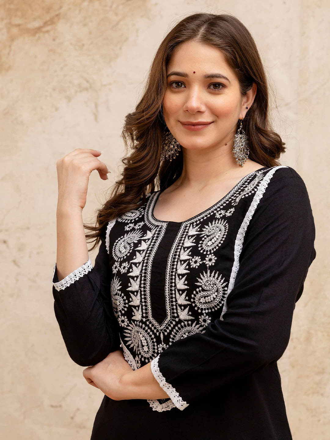 SURHI Women Embroidered Thread Work Floral Kurta