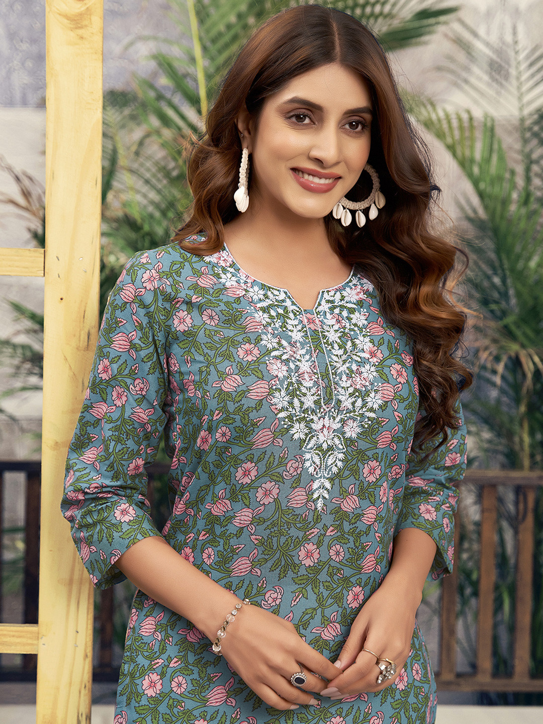 Skylee Pop Women Floral Printed Festive Cotton Straight Kurta