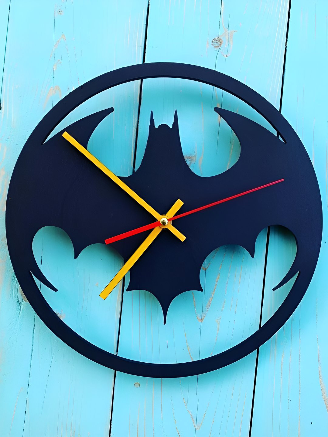 QEZNEF Black Analogue Traditional Round Wooden Wall Clock