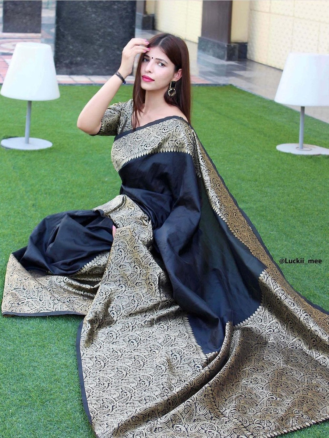 FLUXUS Paisley Zari Heavy Work Banarasi Saree With Blouse Piece