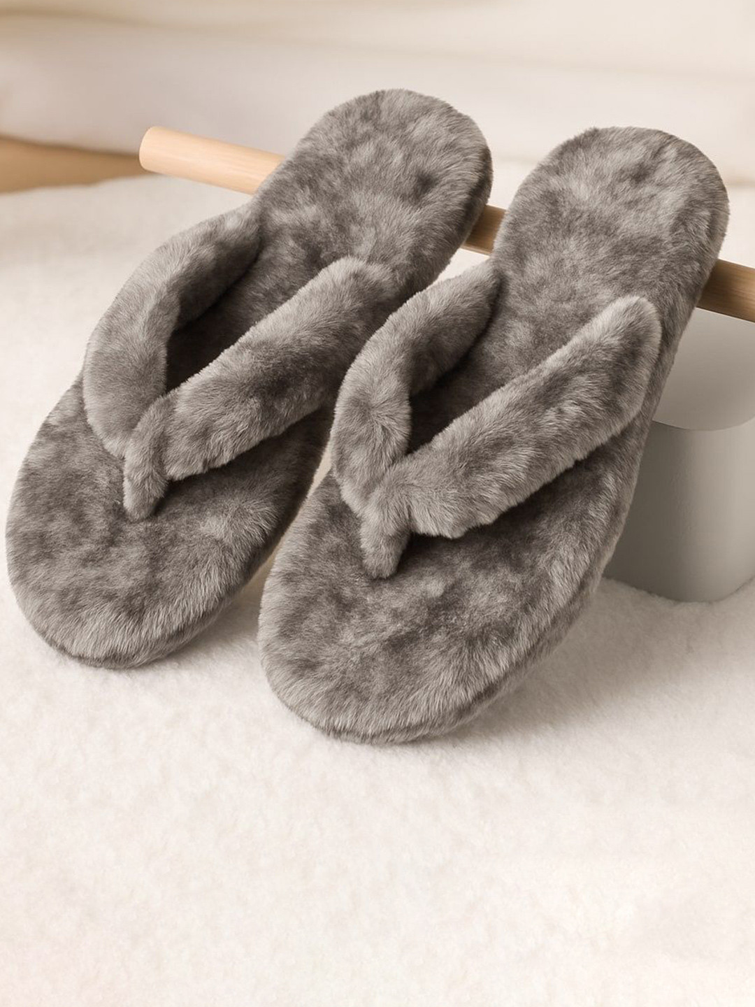 WOLVESDEN Women Slip-On