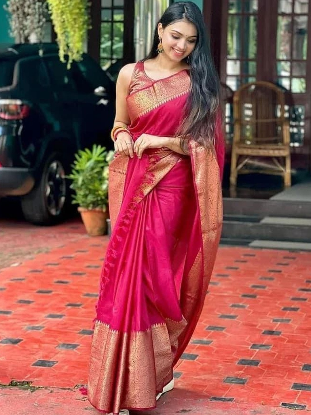 FLUXUS Woven Design Zari Handloom Banarasi Saree