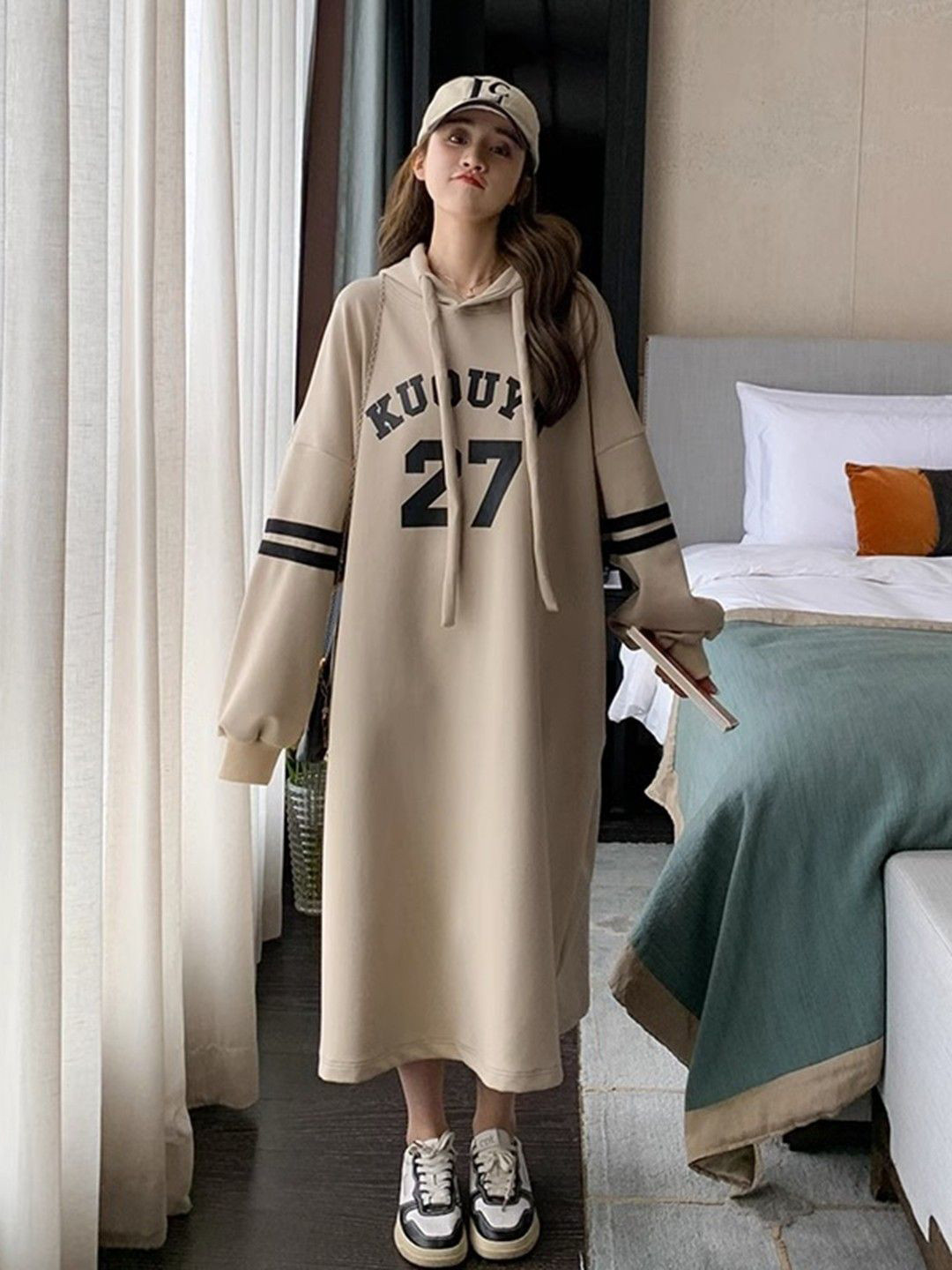 HERE&NOW Print T-shirt V-Neck Printed Midi Dress