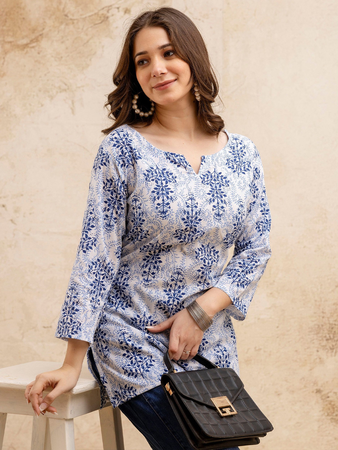 SURHI Floral Printed Pure Cotton Kurti