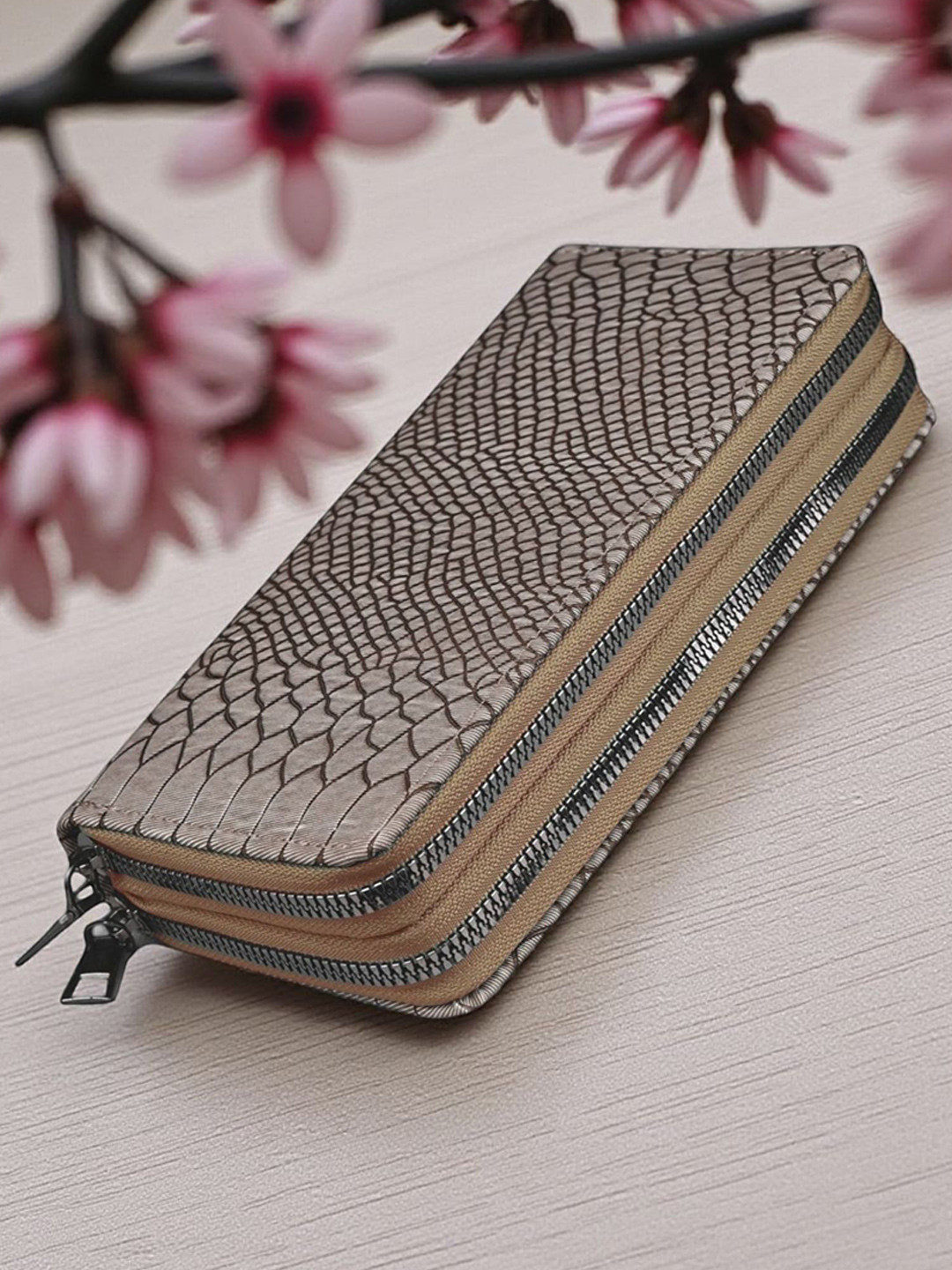 ALSU Women Snake Pattern Textured Zip Around Wallet