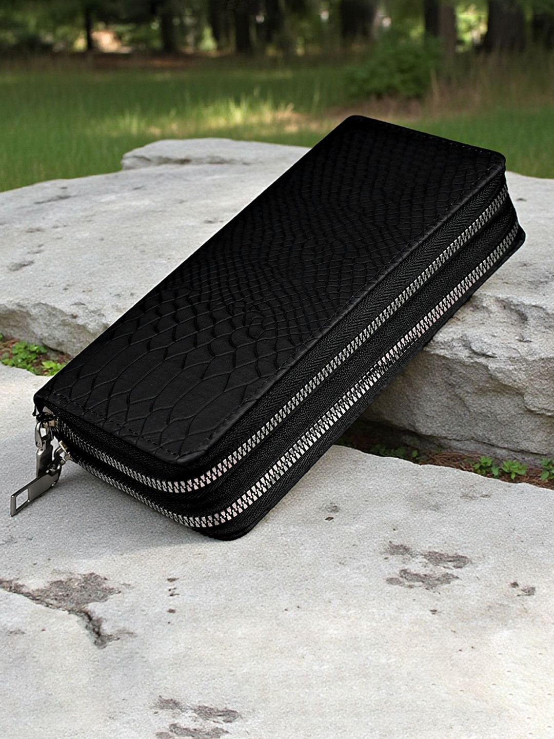 ALSU Women Textured Zip Around Wallet