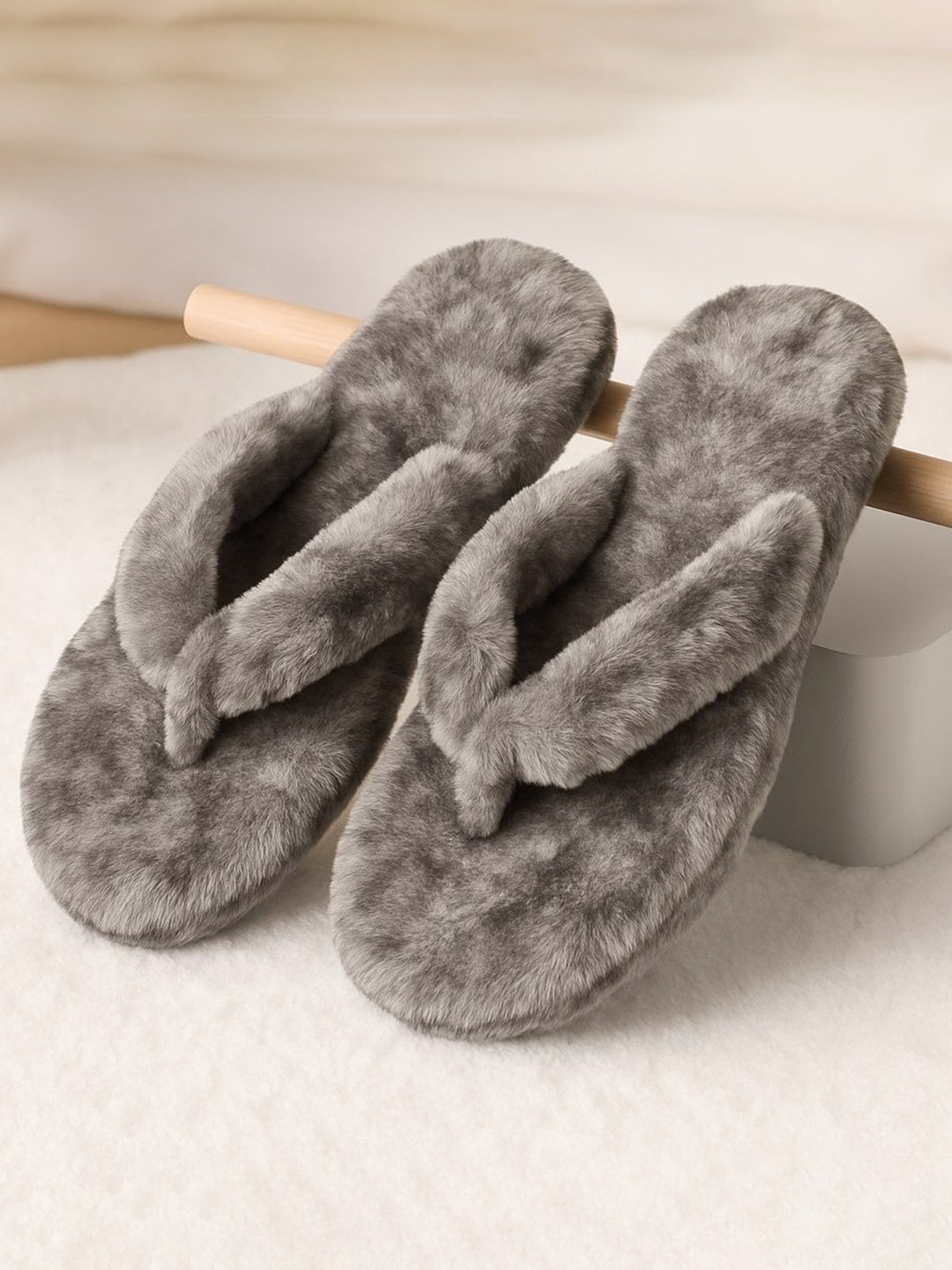 WOLVESDEN Women Solid Winted Room Slippers