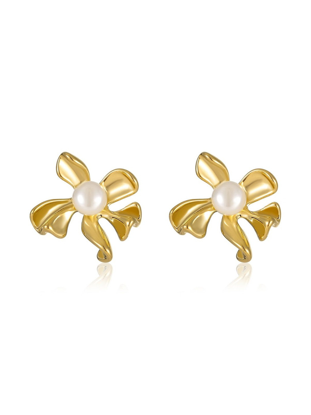 DIVASTRI Women Floral 18kt Gold Anti Tarnish Studs Earrings