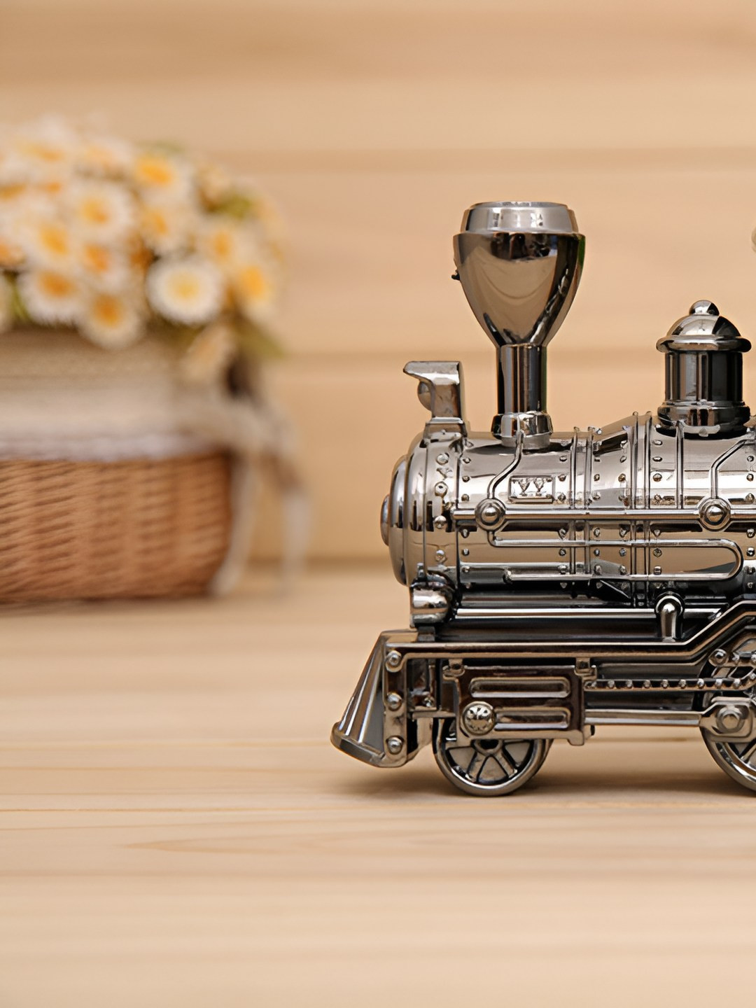 Gopalvilla Black & White Textured Trein Engin Shaped Round Alarm Clock