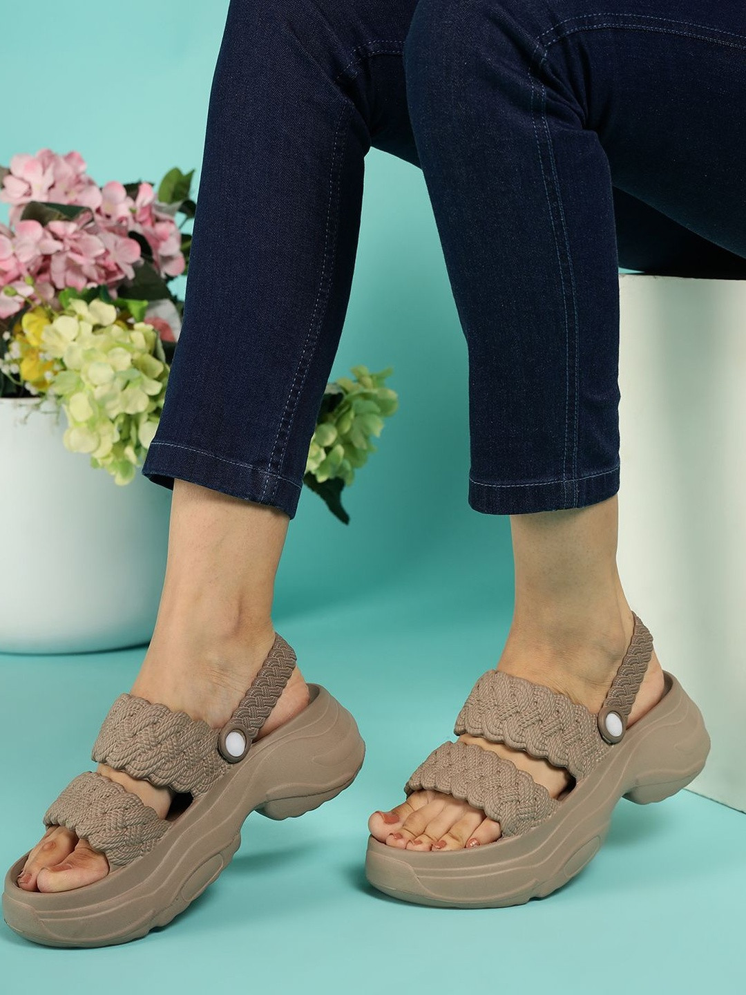 Roadster Women Brown Chunky Clogs