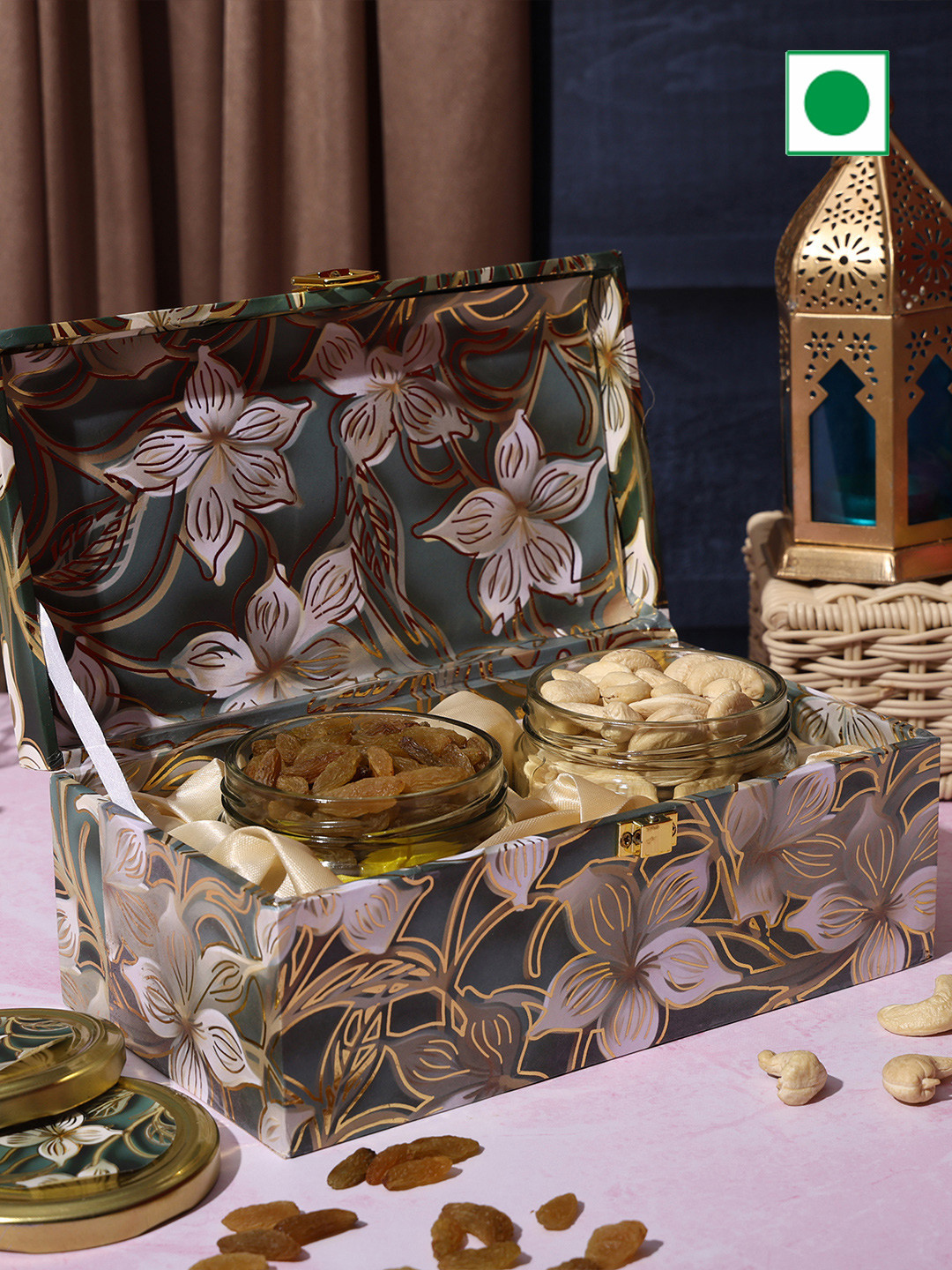 Riwaz Set Of 2 Airtight Jars With Cashews & Raisins 400g