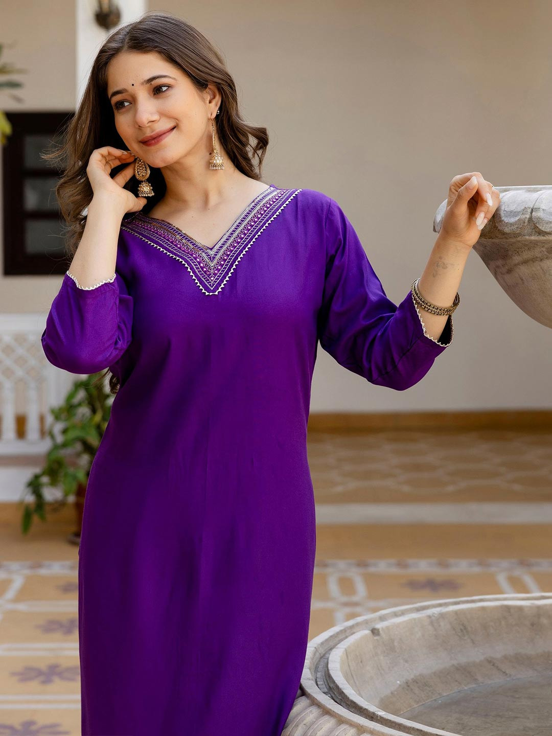 Pjyot by surhi Yoke Design V-Neck Straight Kurta