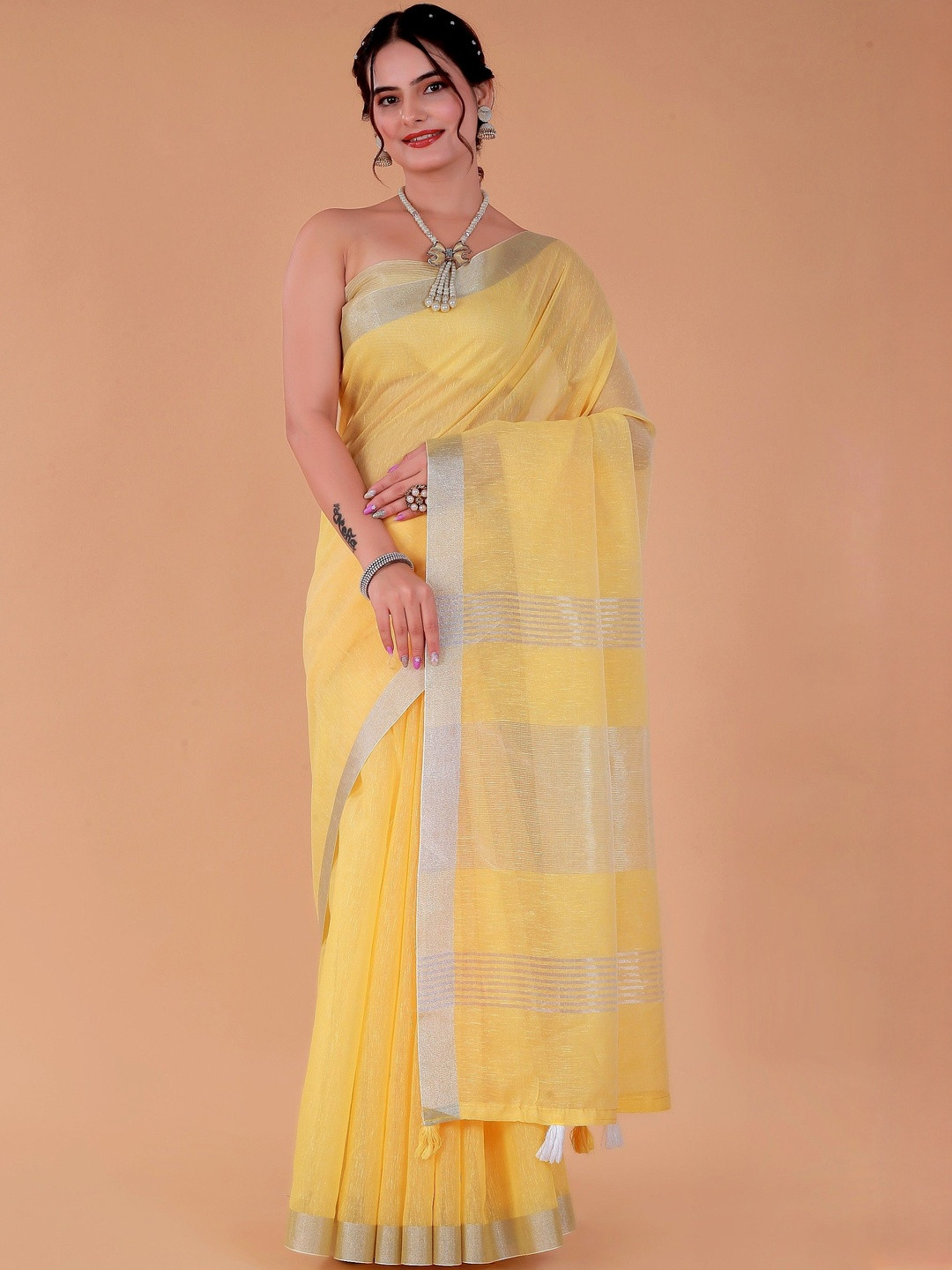 NEGRONI Women Zari Border Saree With Blouse Piece