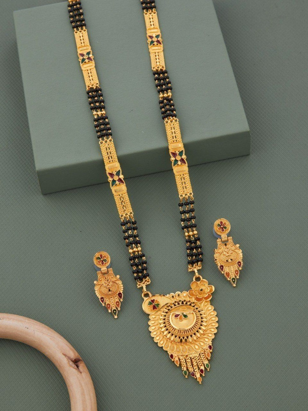 Bhanu diam Women Gold With Black Beaded Alloy Gold-plated Jewellery Set