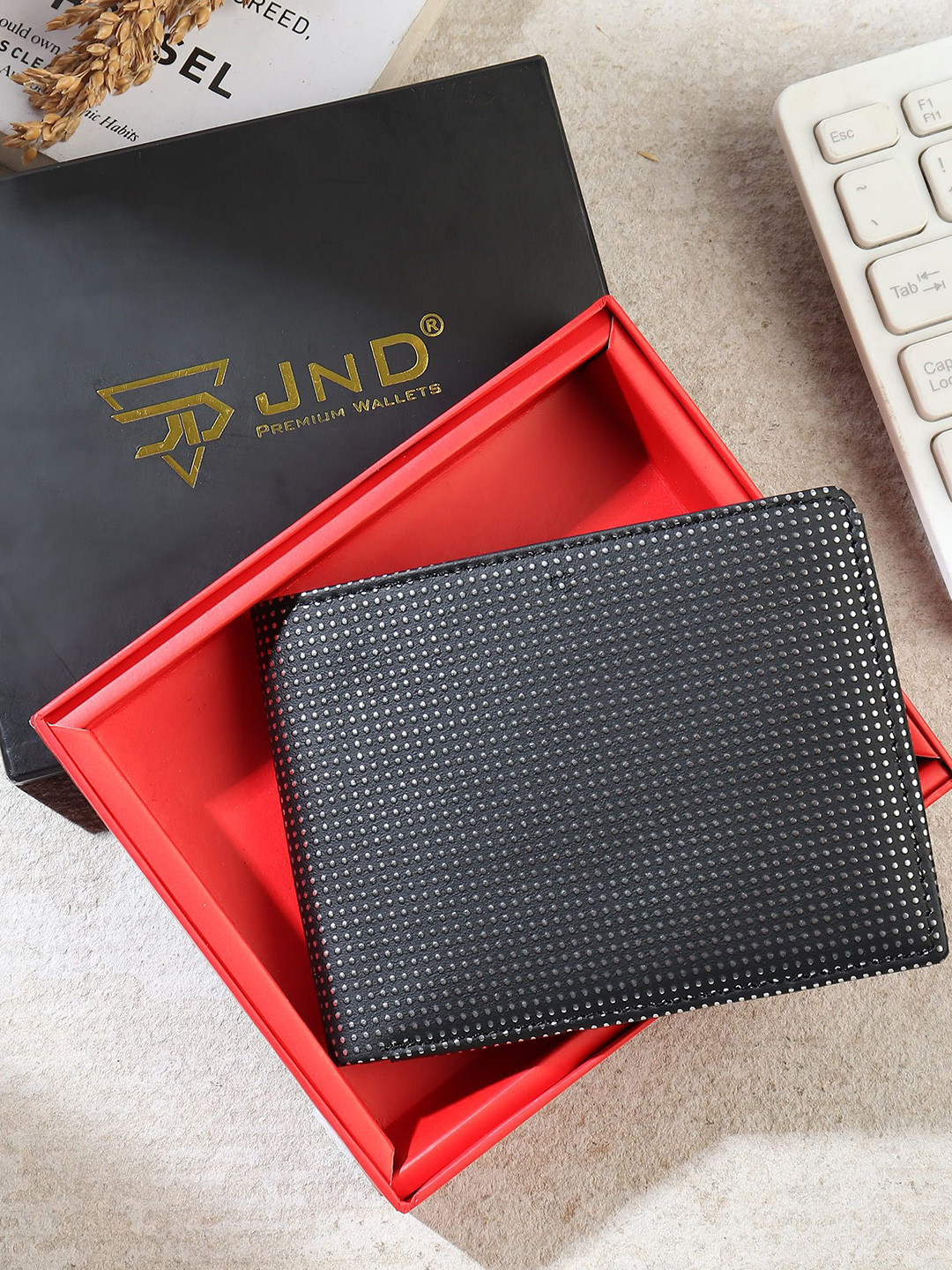 CRAFT LINE Men Geometric Textured Leather Two Fold Wallet