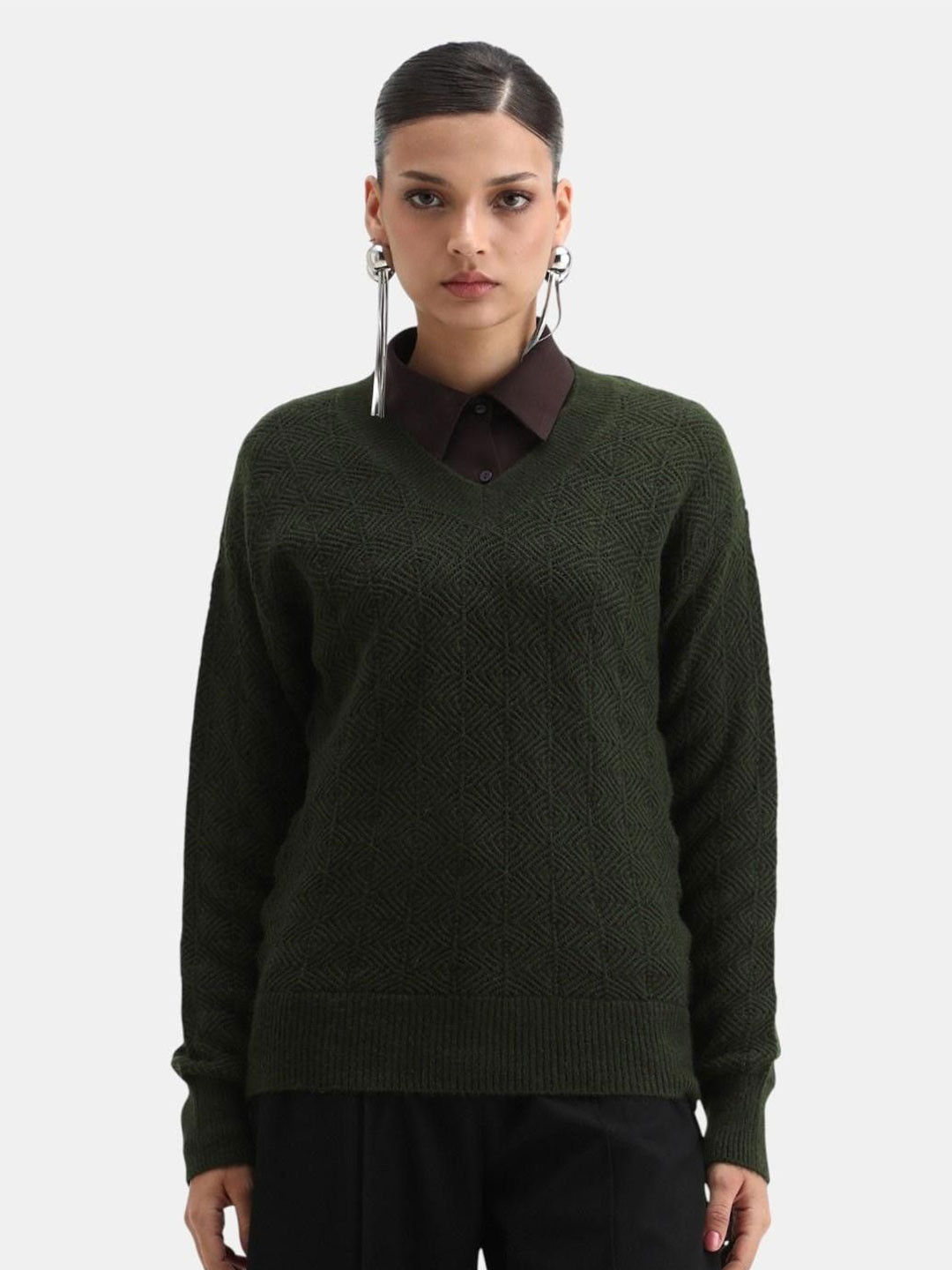 RAREISM Women Solid V-Neck Fitted Pullover Sweaters