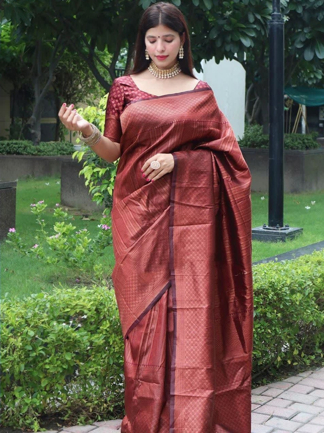 FLUXUS Ethnic Motif Woven Design Zari Wedding Banarasi Saree
