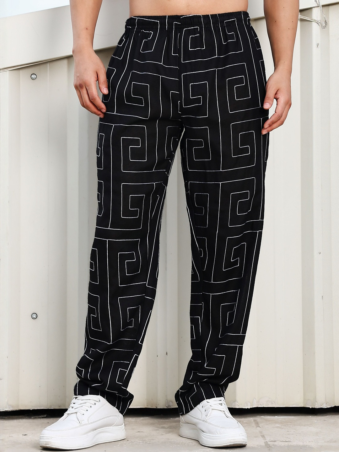 House of Koala Men Geometric Printed Regular Fit Mid-Rise Trousers