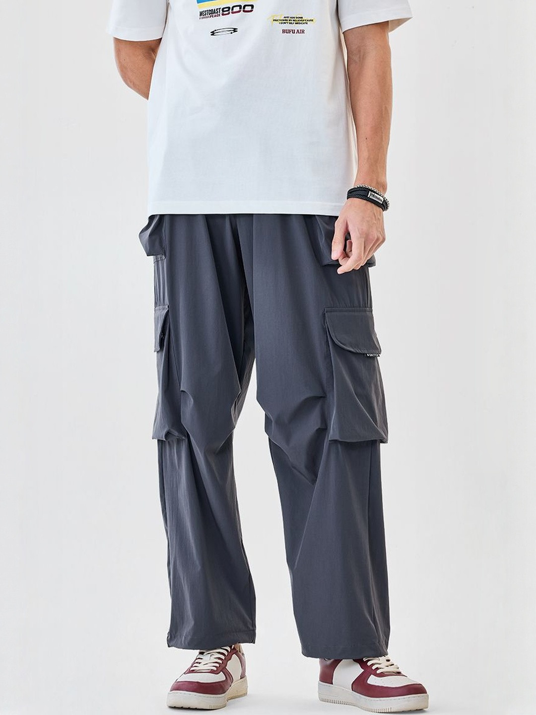 Snitch Men Charcoal Grey Mid-Rise Loose Fit Cargo Pants