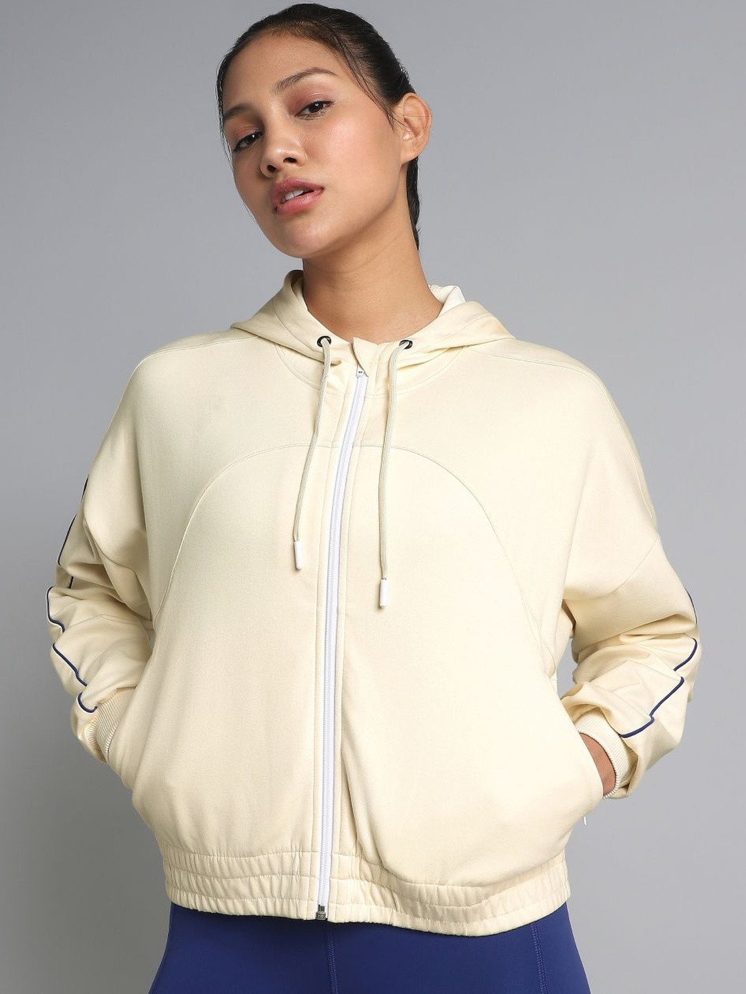 CULT Women's Off White Workout Essential Cropped Jacket