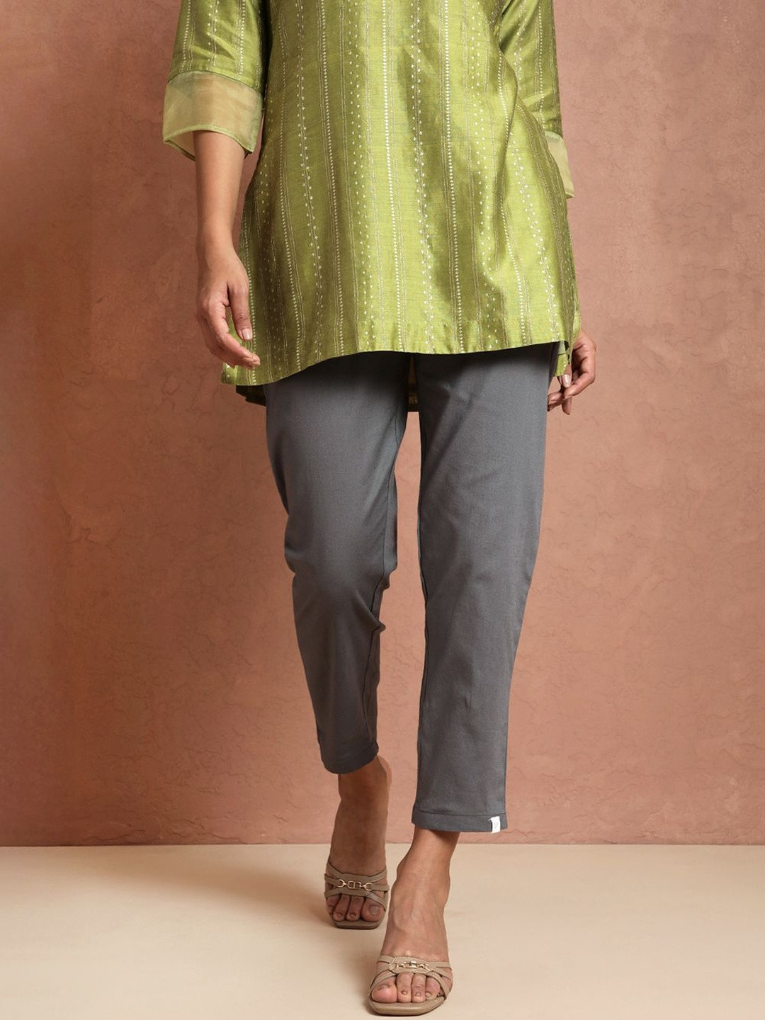 TWIN BIRDS Women Anthrazite Grey Mid Rise Relaxed Cotton Straight Fit Pant