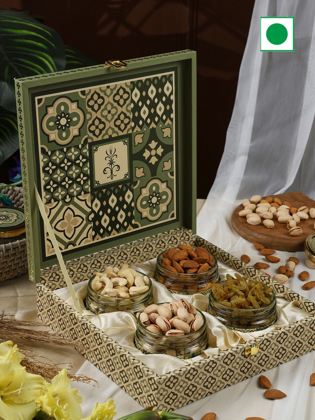 Riwaz Set Of 4 Jar Rajwada Design Mixed Nuts