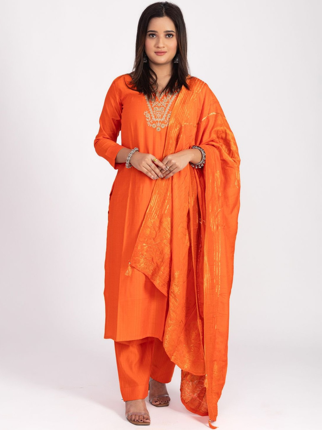 Label By Anusha Women Floral Embroidered Kurta with Trousers & Dupatta