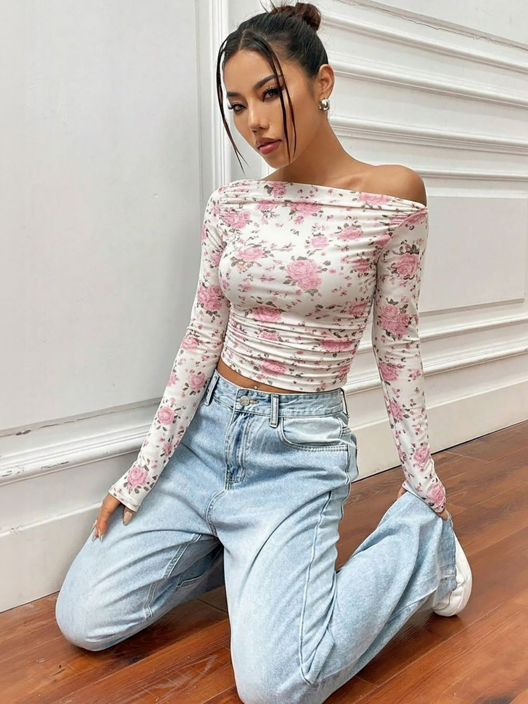 Istyle Can Floral Print Full Sleeve Off-Shoulder Net Crop Top