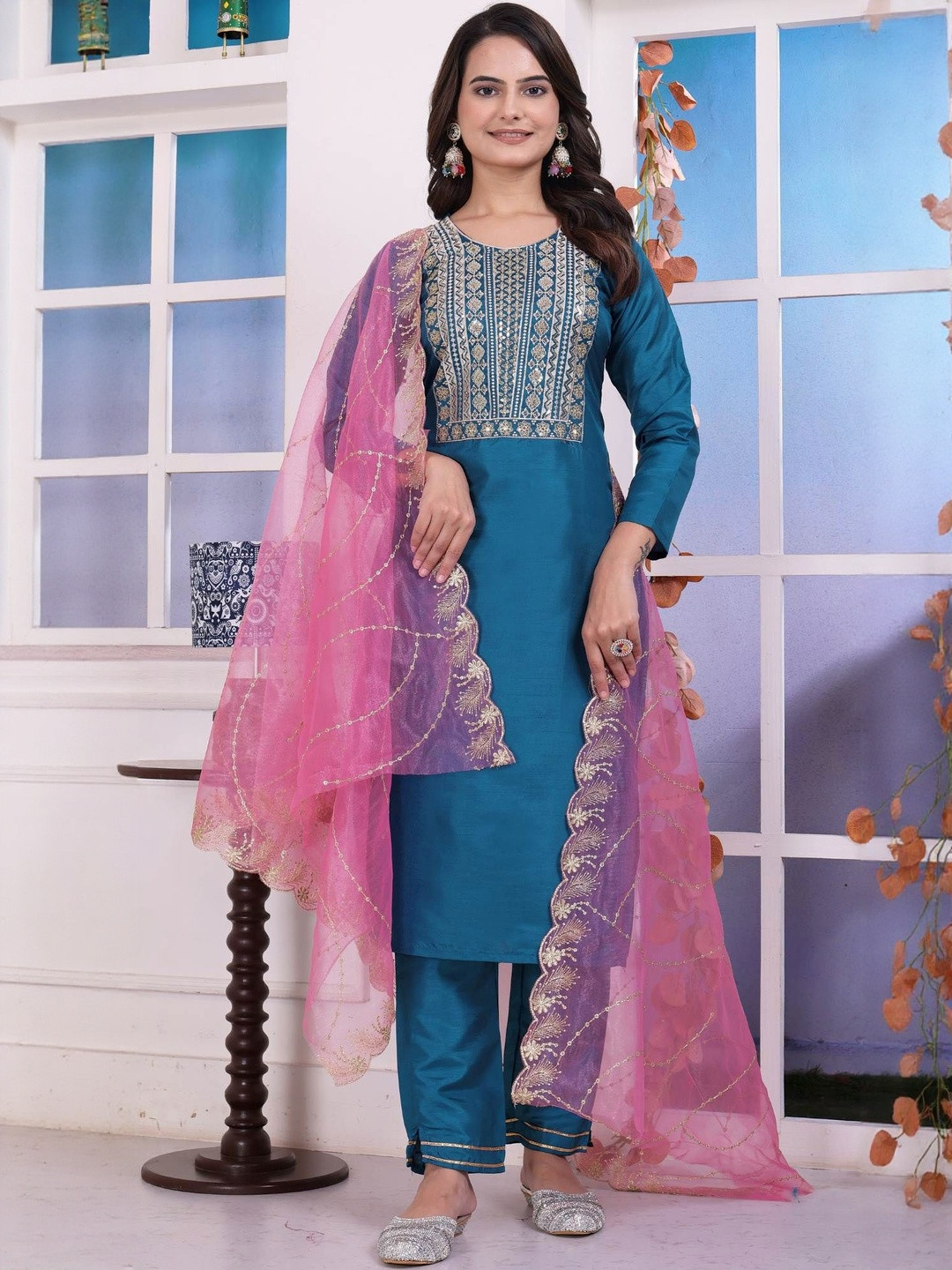 AVNISA ENTERPRISE Women Embroidered Regular Patchwork Kurta with Trousers & With Dupatta