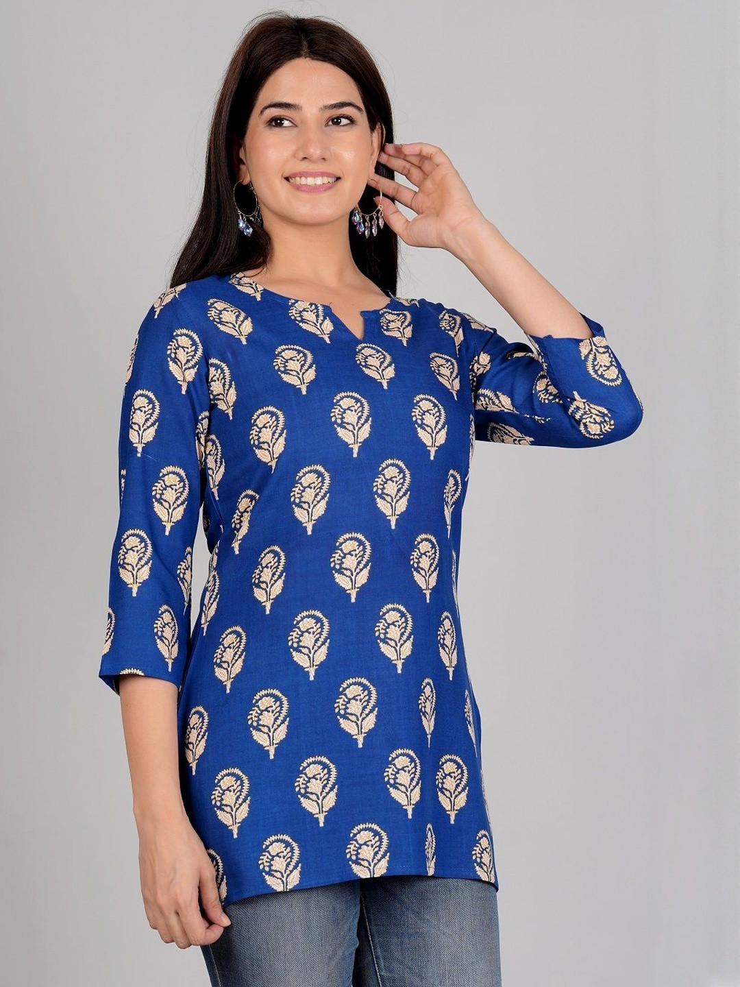 GOBYA Women Ethnic Motifs Printed Round Neck Straight Short Kurti