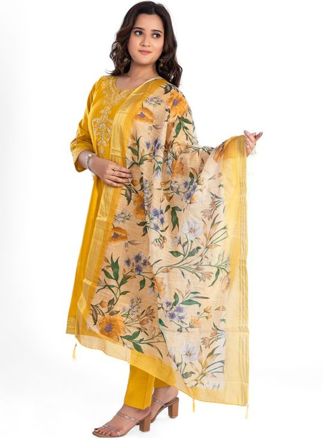 Label By Anusha Women Floral Embroidered Kurta with Trousers & Dupatta