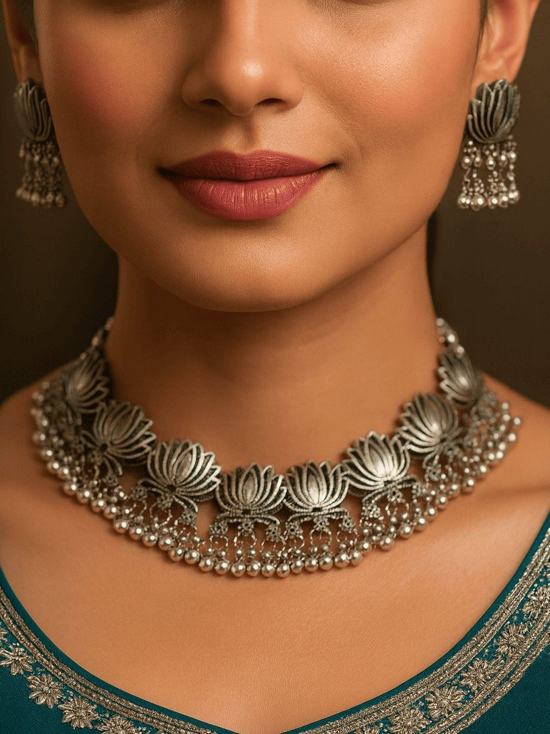 Nui Textured Necklace With Drop Earrings