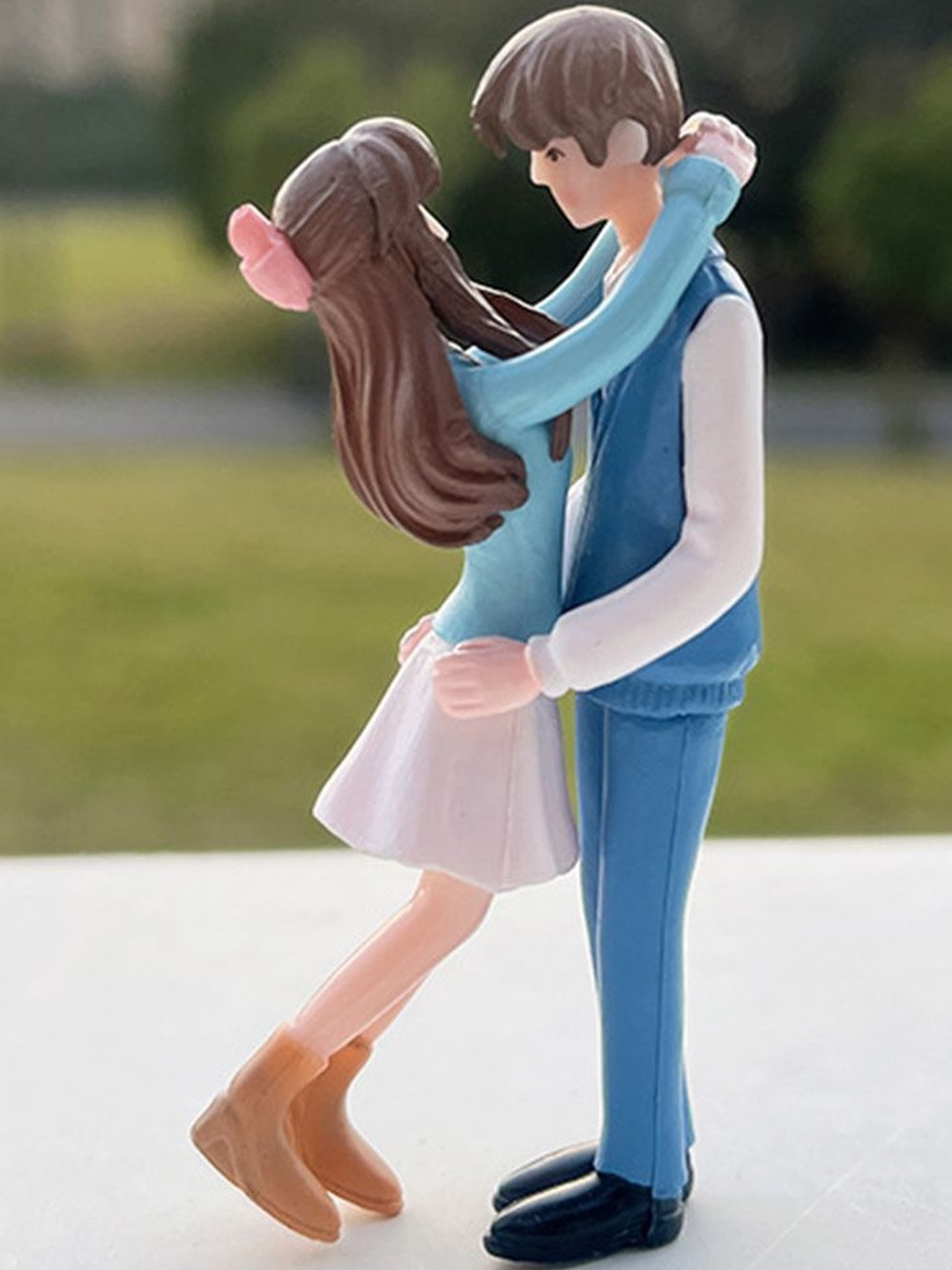 Flenzy Blue & White Cartoon Hug Little Couple Figurine Showpiece