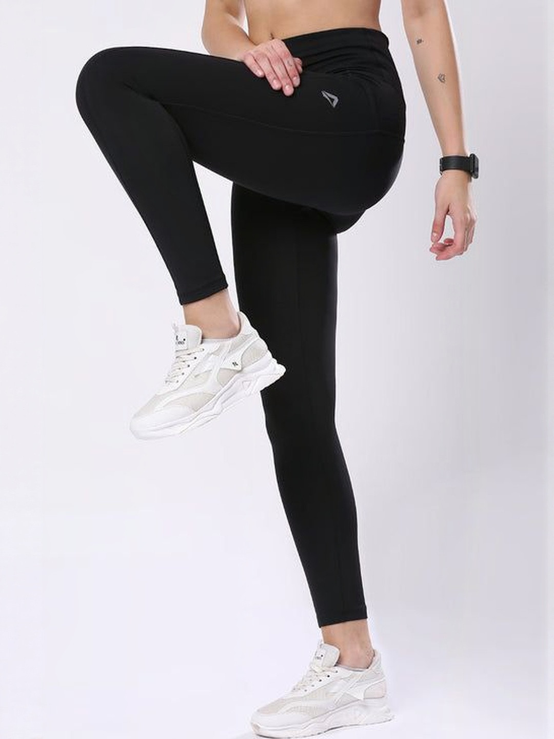 AGUANTE Sculptor 24 Inches Women Solid Mid Rise Tights