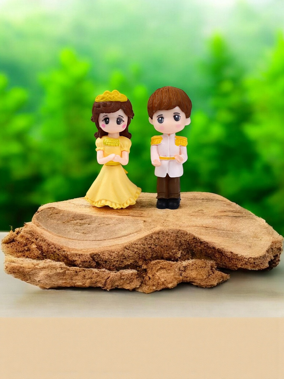 Gopalvilla White And Yellow Prince & Princess Figurine Showpiece