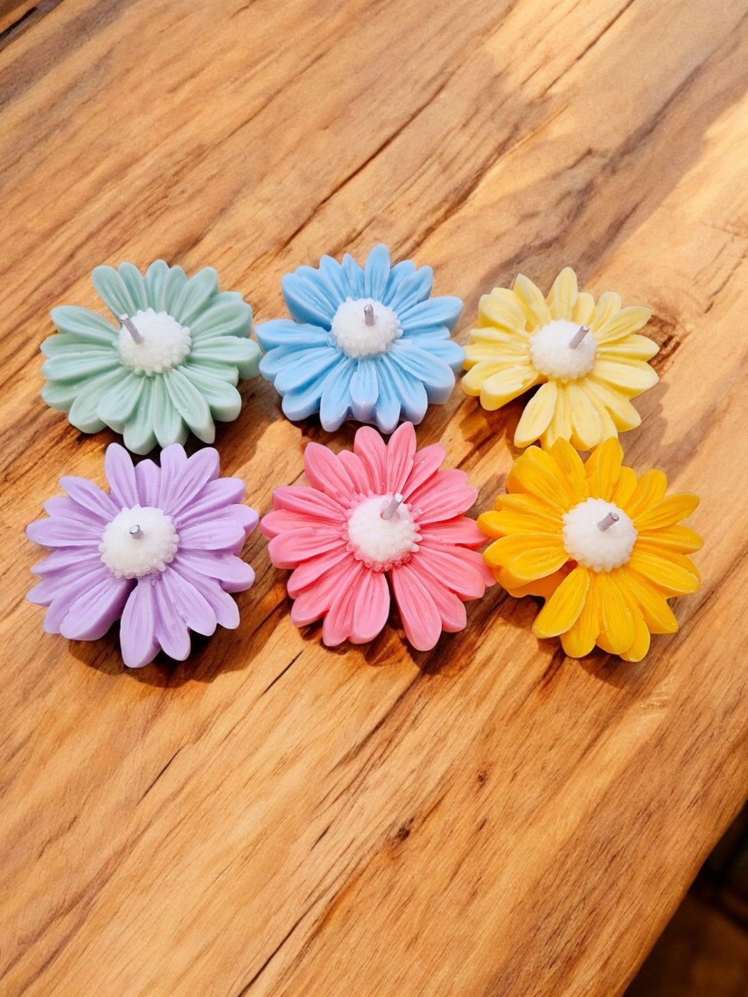 Eleven To Eleven Decor Set of 6 Daisy-Shaped Floating Candles