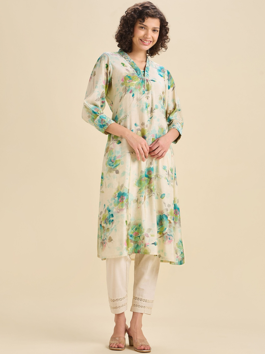 Vismay Floral Printed Square Neck Puff Sleeves Straight Kurta
