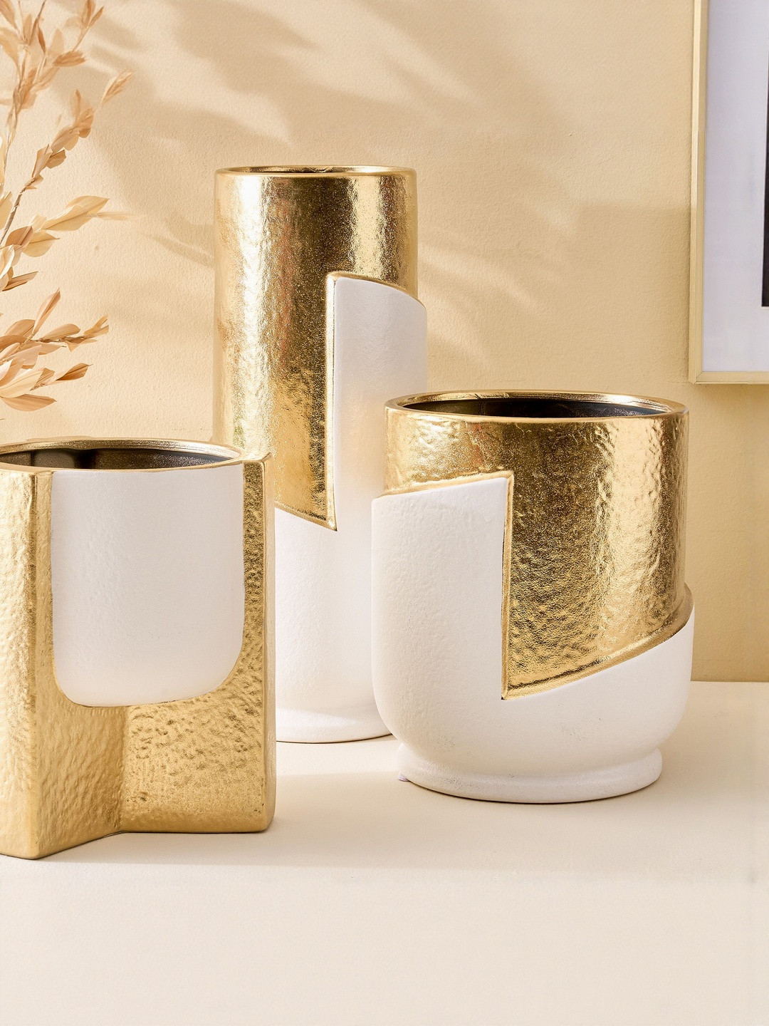 Home Centre Evoke Gold Toned & White Glossy Ceramic Round Flower Vase
