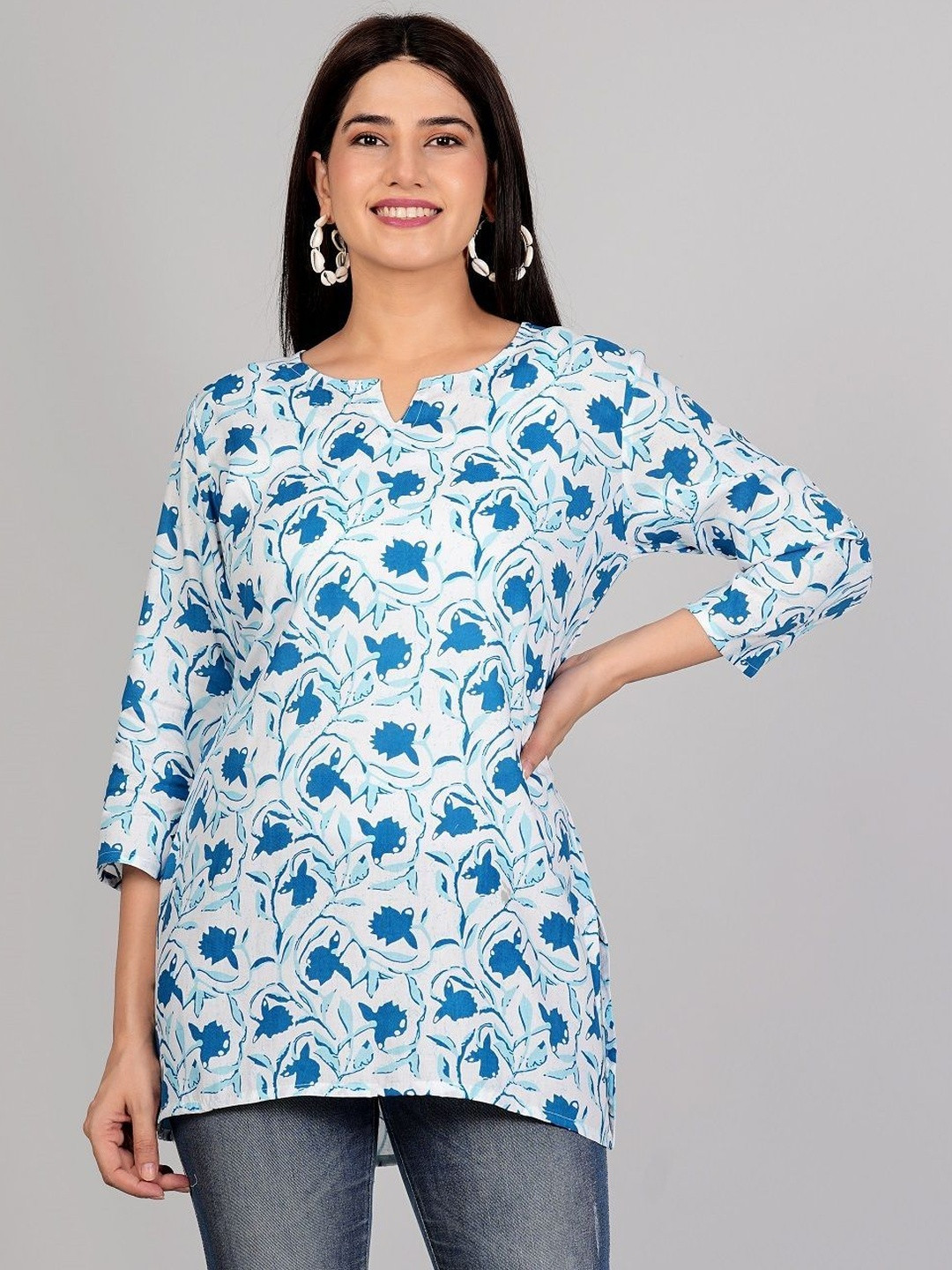 GOBYA Women Floral Printed V-Neck Straight Short Kurti