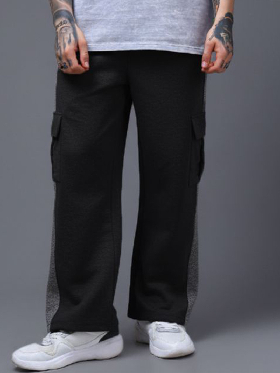 MADSTO Men Colour-Blocked Cotton Loose Fit Cargo Trousers