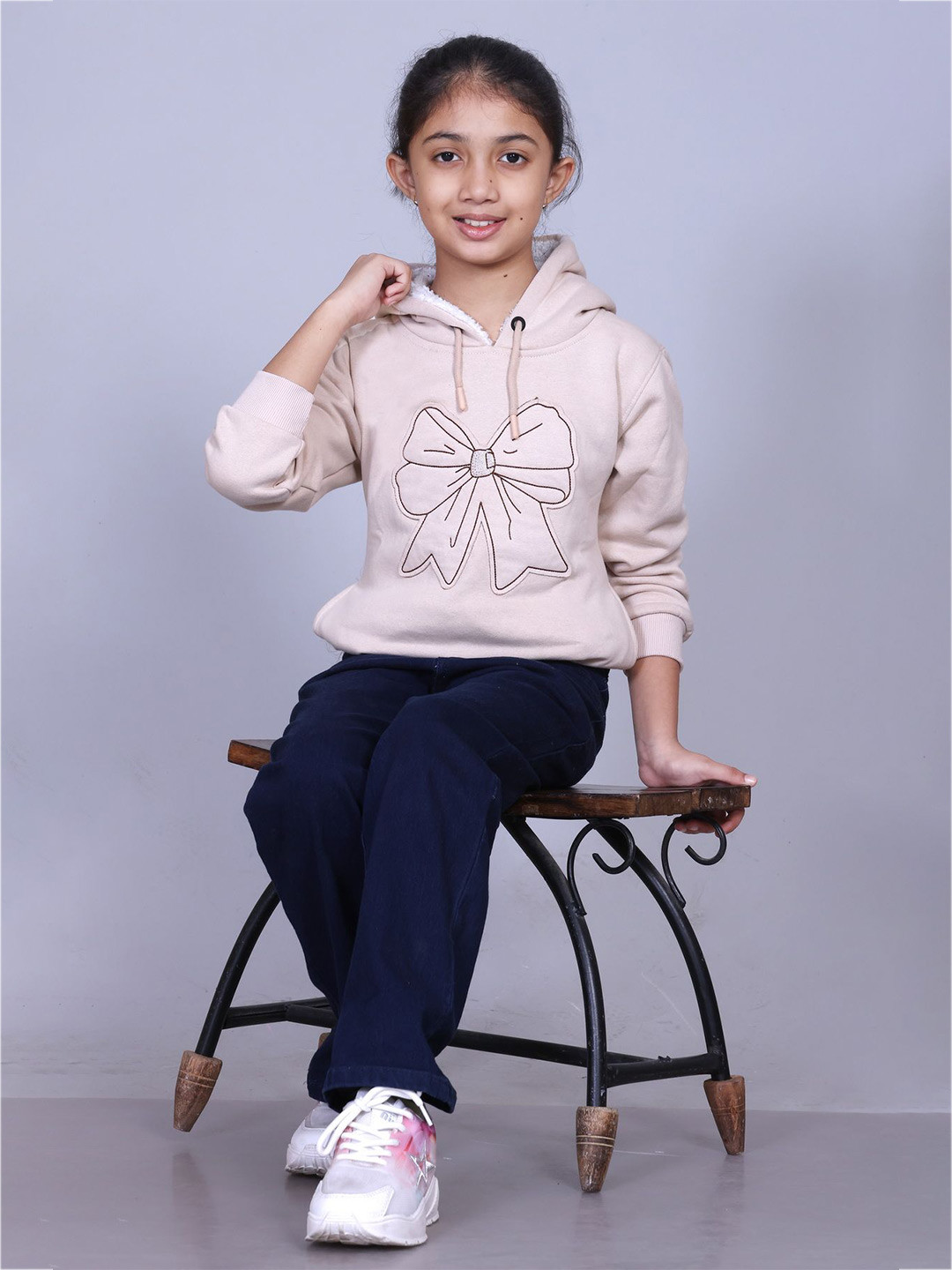 Come In Kids Girls Embroidered Hooded Neck Ribbed Hemline Long Sleeves Sweatshirt