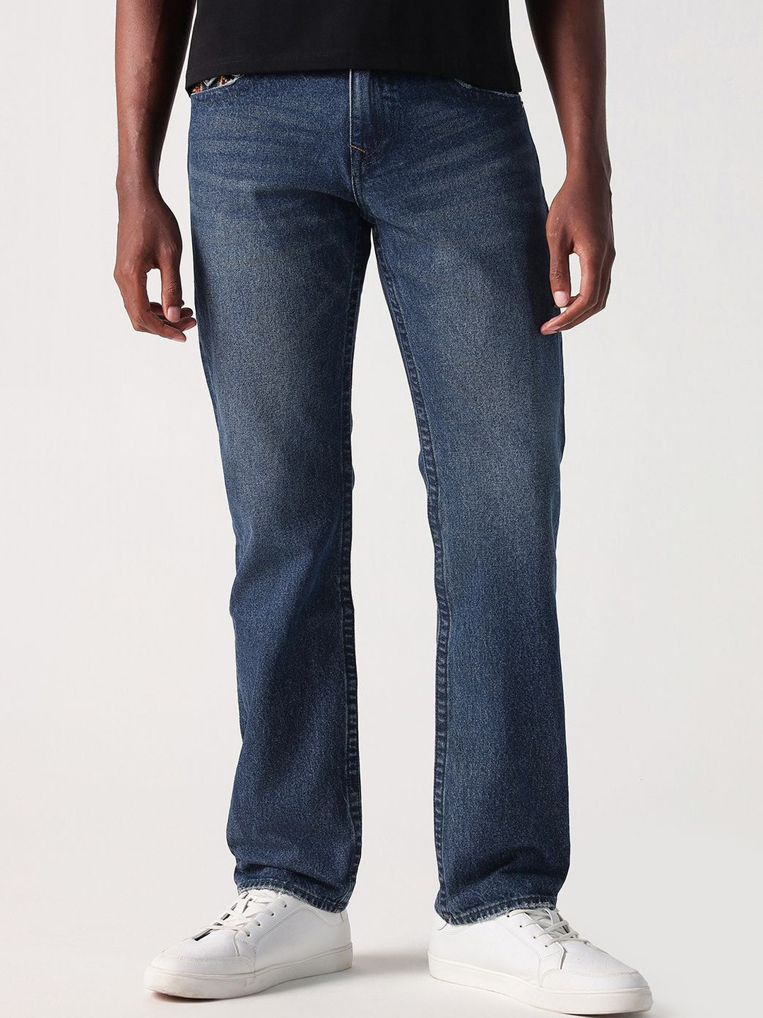 True Religion Men Ricky Cross Stitch Comfort Straight Fit Mid-Rise Light Fade Jeans