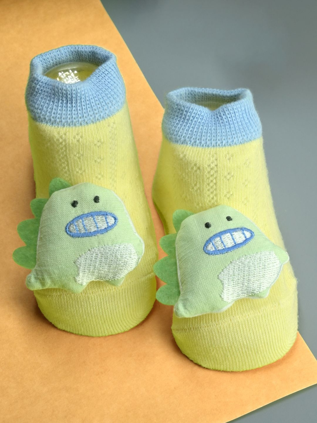Yellow Bee Boys Joyful Dino Doll Head Cotton Ankle-Length Socks