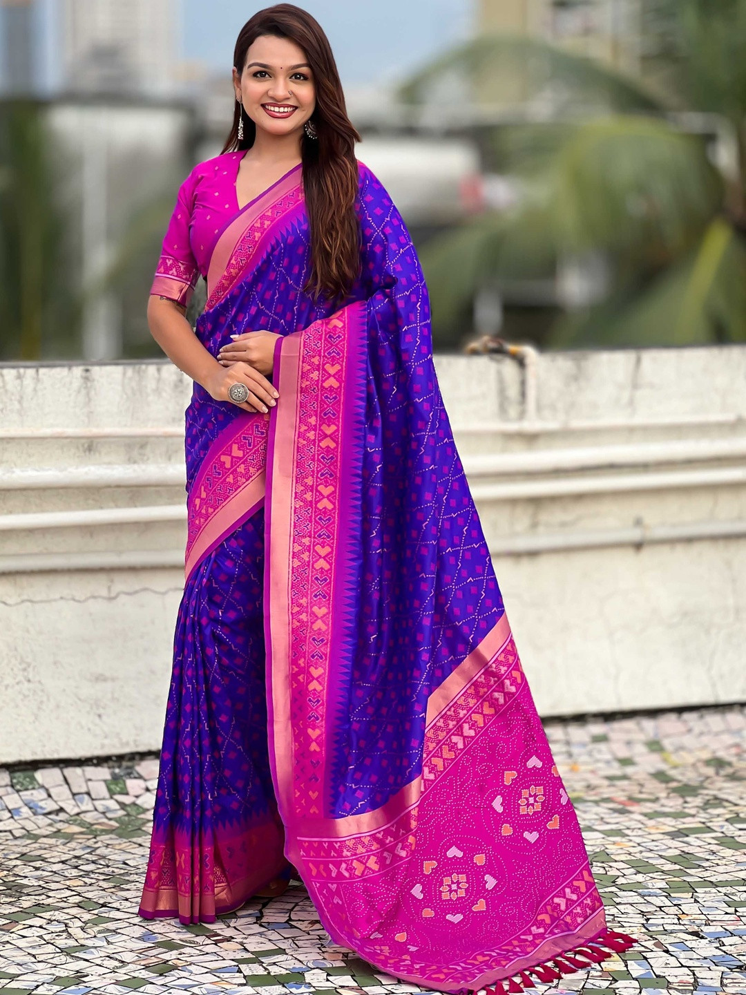 ELITE WEAVES Women Woven Design Zari Patola Saree with a Blouse Piece