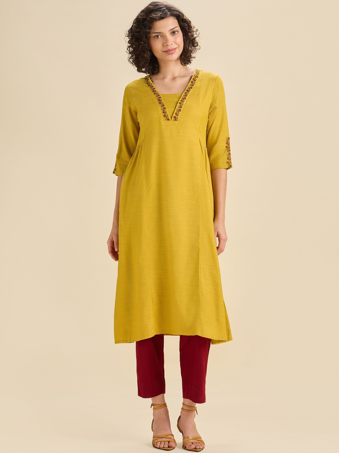 Vismay Floral Yoke Design Square Neck Slit Sleeves Thread Work Pleated A-Line Kurta