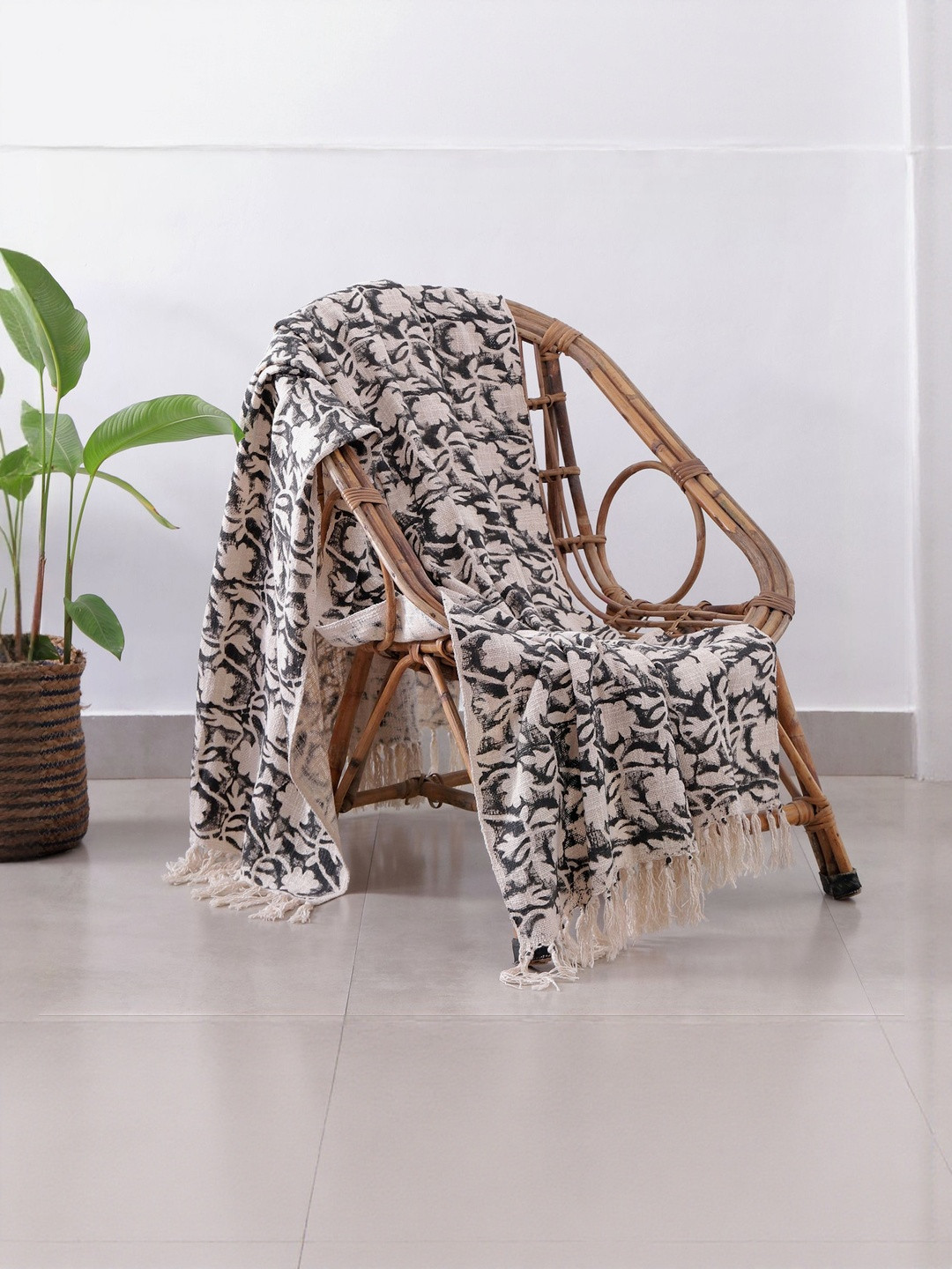 HANDICRAFT PALACE Beige & Black Floral-Printed Handloom Cotton Sofa Throws