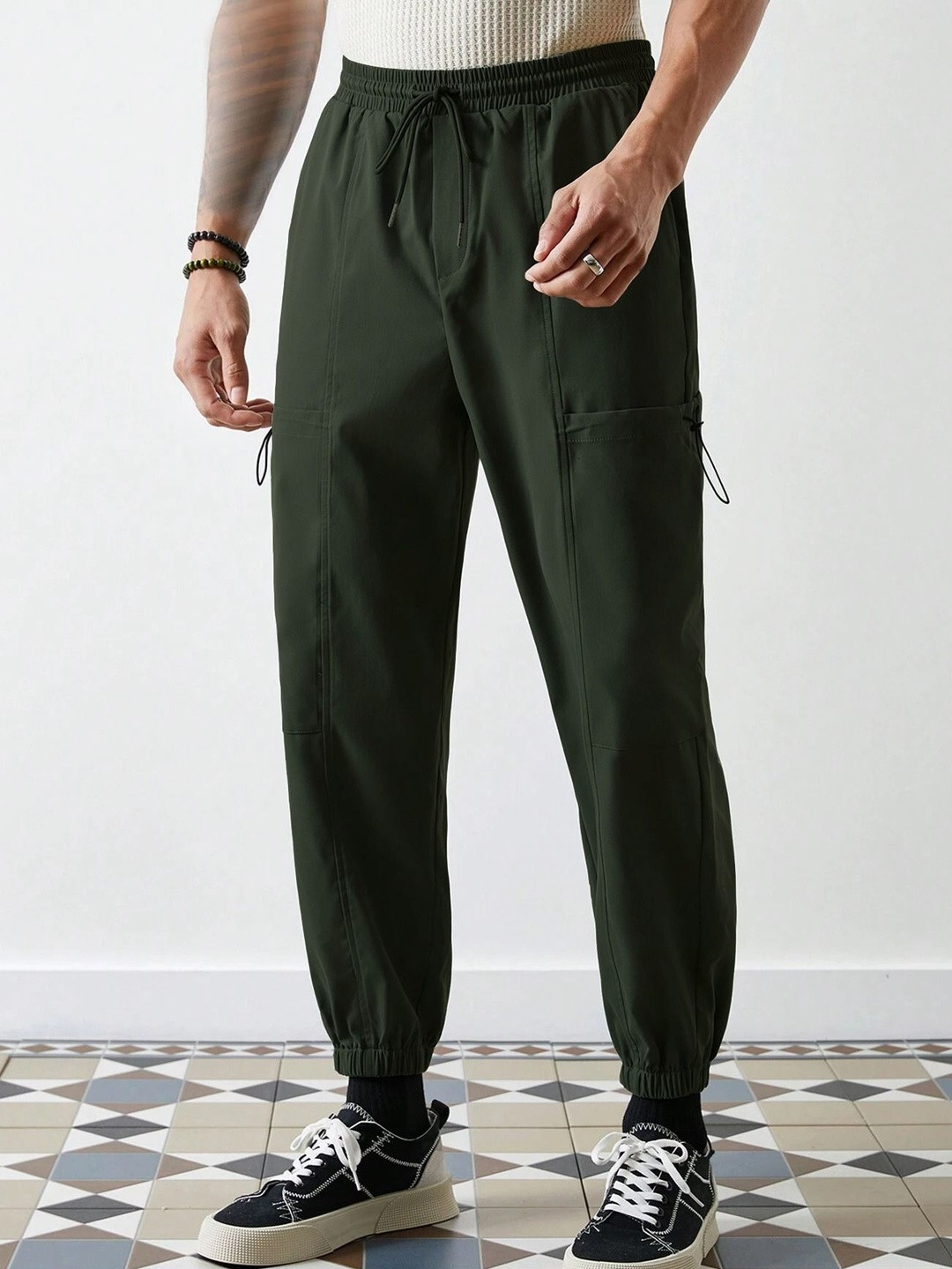VOOTER Men Relaxed Pleated Cargos Trousers