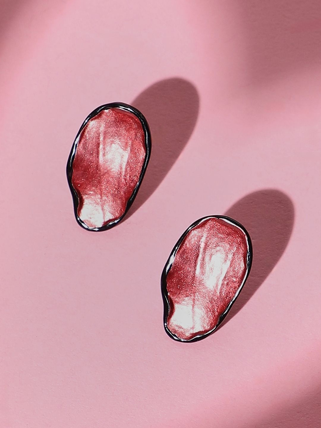 SOHI Hammered Oval Shaped Studs Earrings