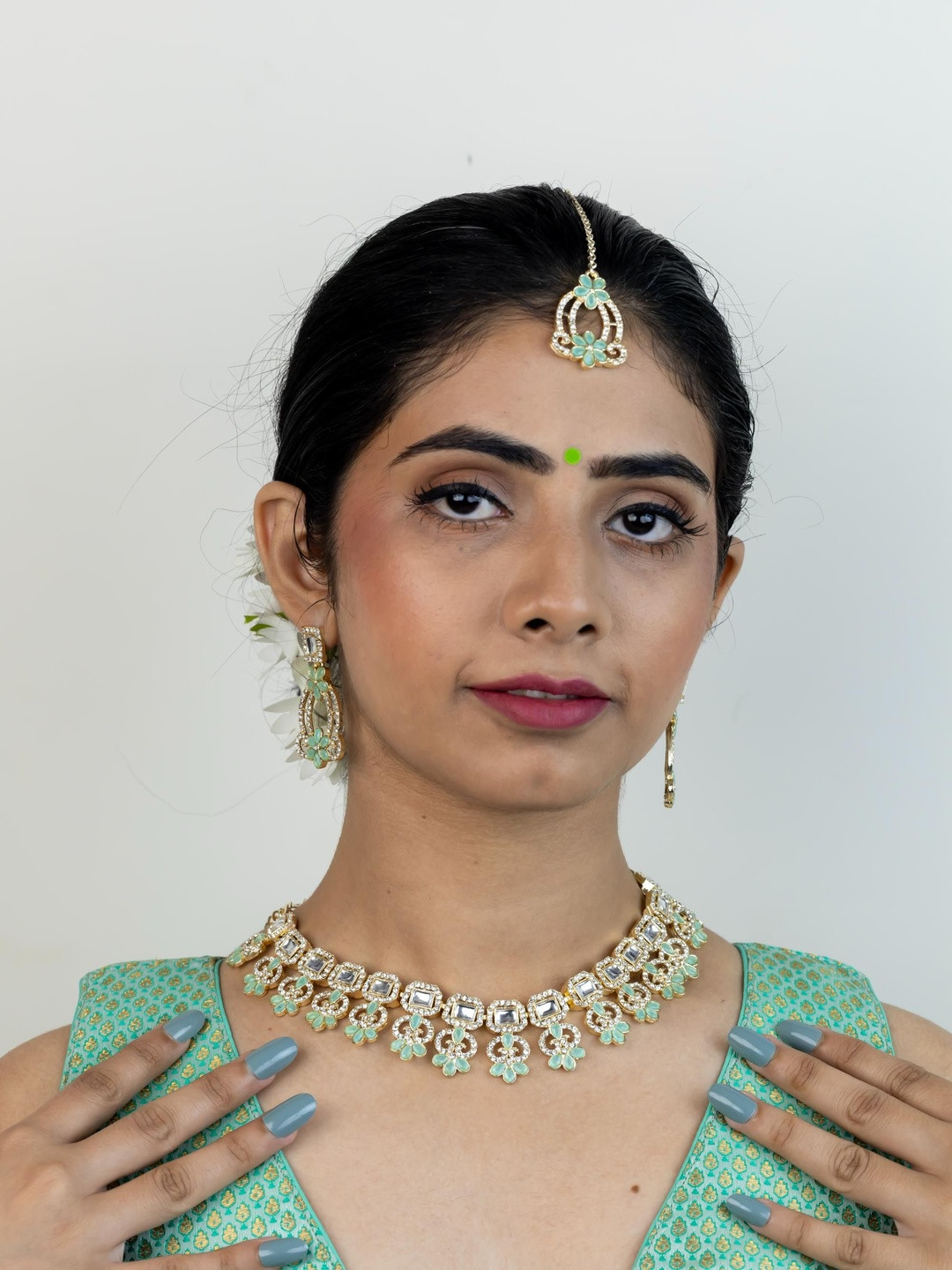 Kulin Elegant Floral Design Gold-plated Jewellery Set